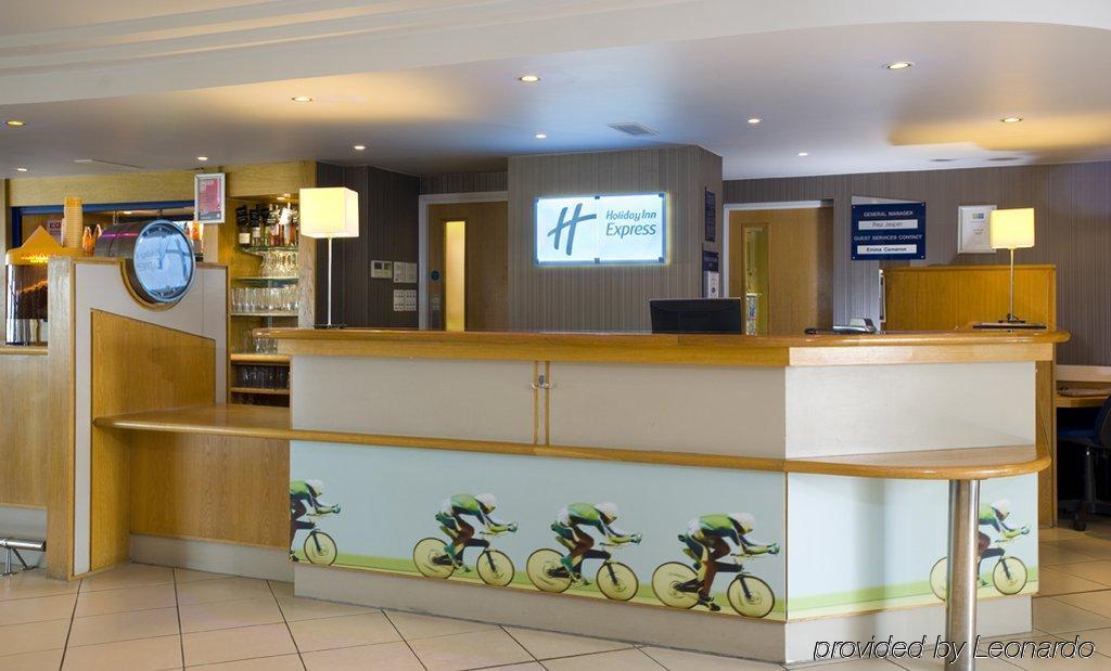 Holiday Inn Express London Luton Airport, An Ihg Hotel Interior foto